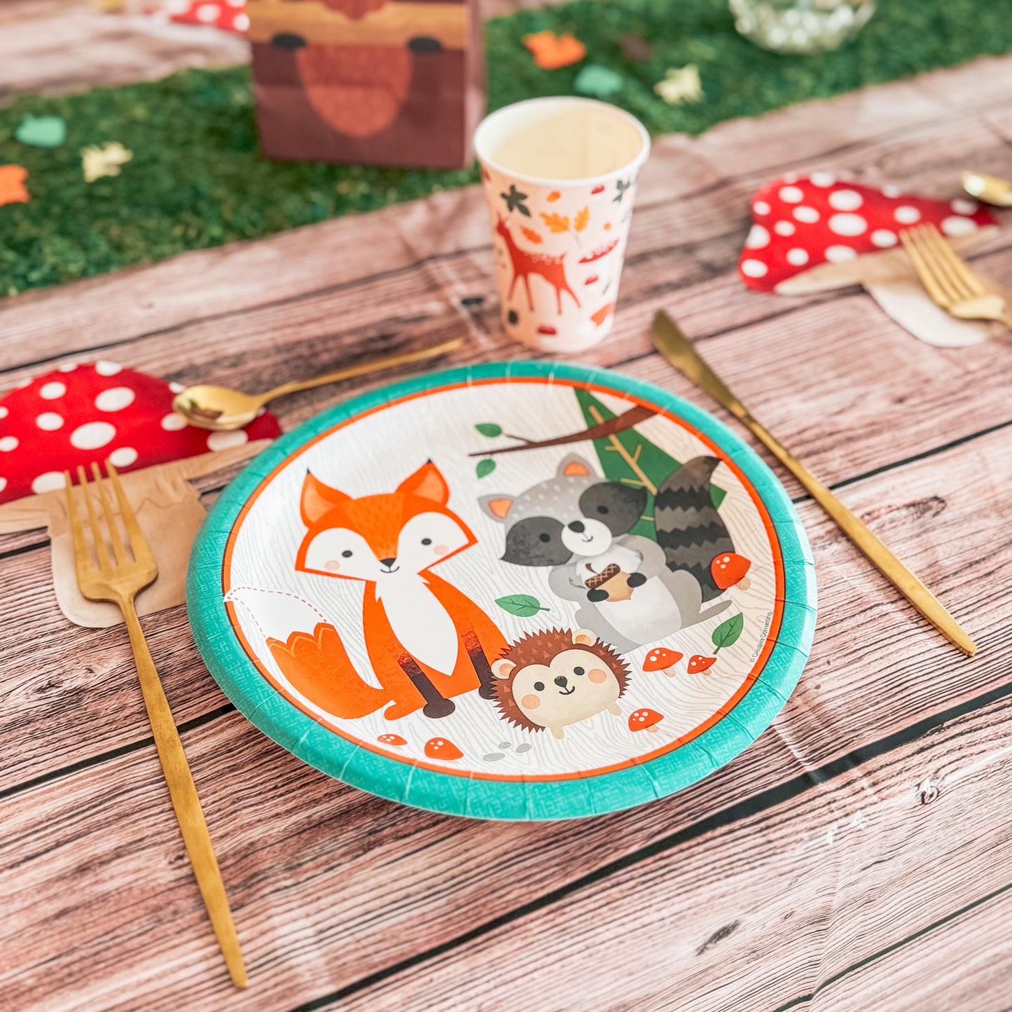 Décoration d'anniversaire animaux de la forêt avec renard, ours, champignon, biche