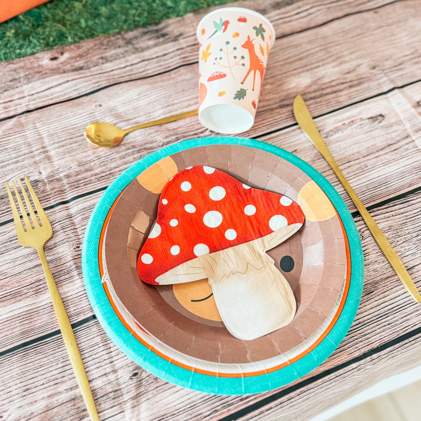 Décoration d'anniversaire animaux de la forêt avec renard, ours, champignon, biche