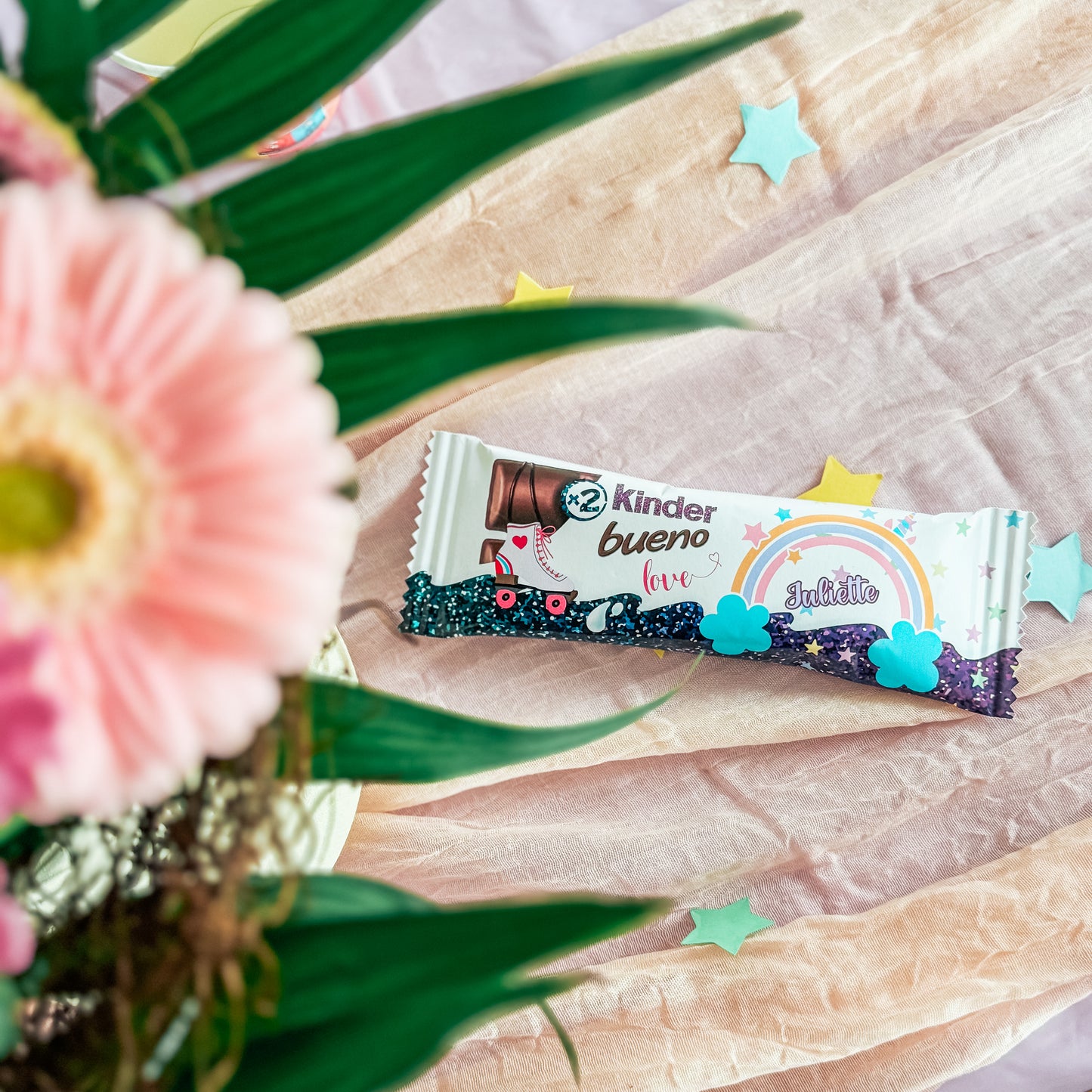 décoration de table pour anniversaire arc-en-ciel et chocolat personnalisé