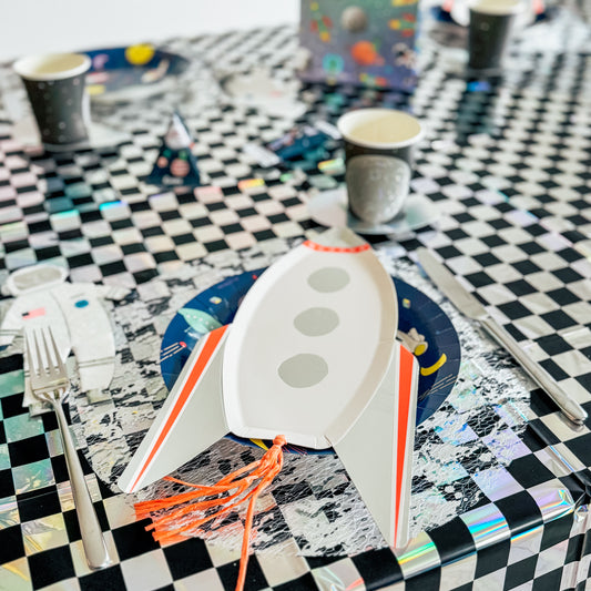 décoration de table pour anniversaire sur le thème de l'espace et des astronautes