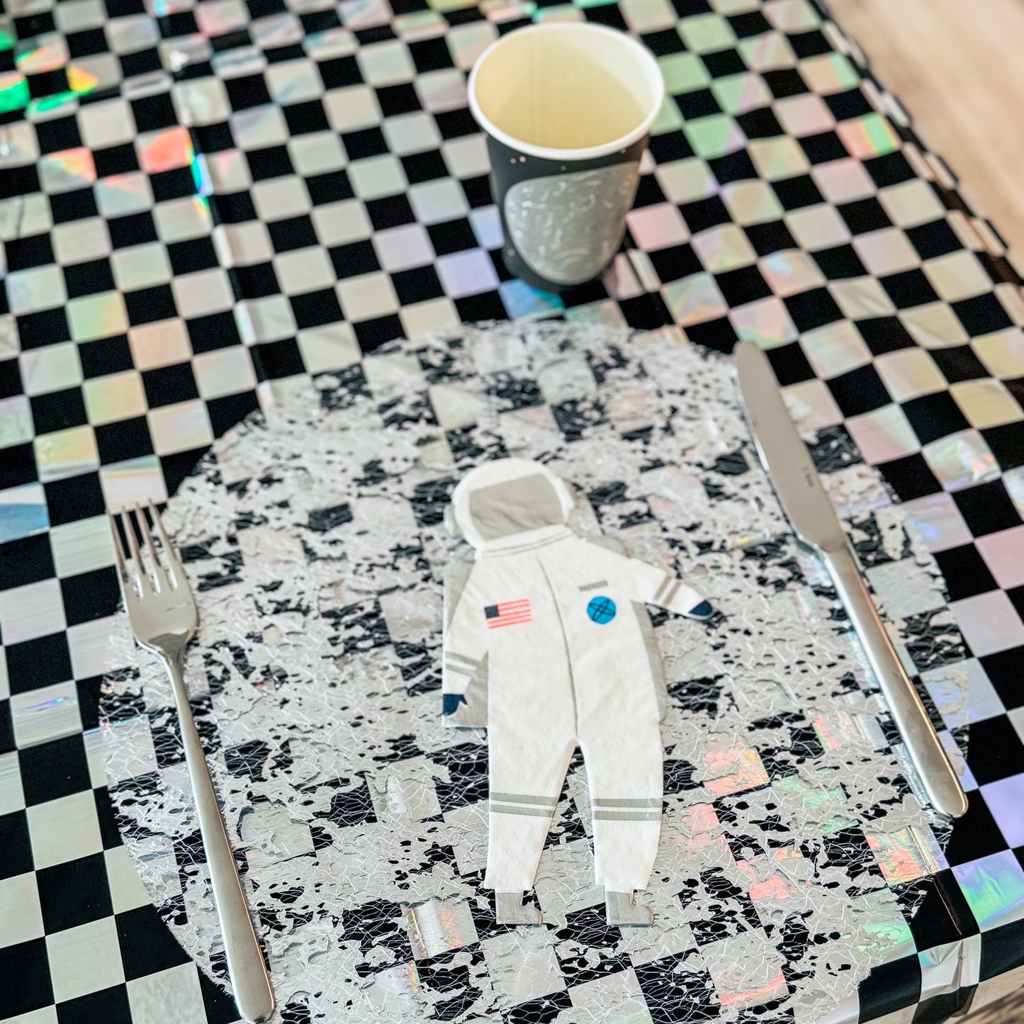 décoration de table pour anniversaire sur le thème de l'espace et des astronautes