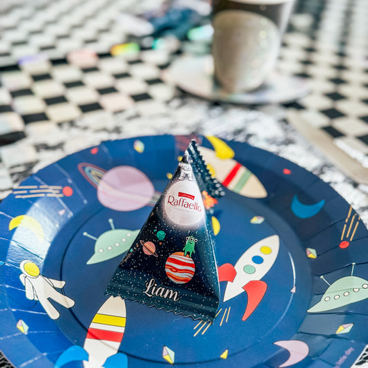 décoration de table pour anniversaire sur le thème de l'espace et des astronautes