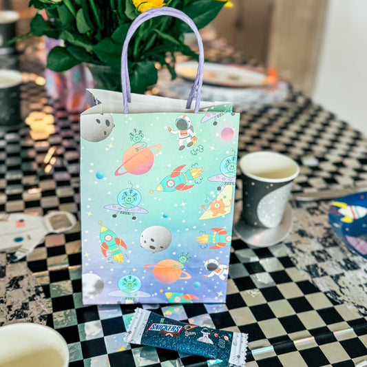 décoration de table pour anniversaire sur le thème de l'espace et des astronautes
