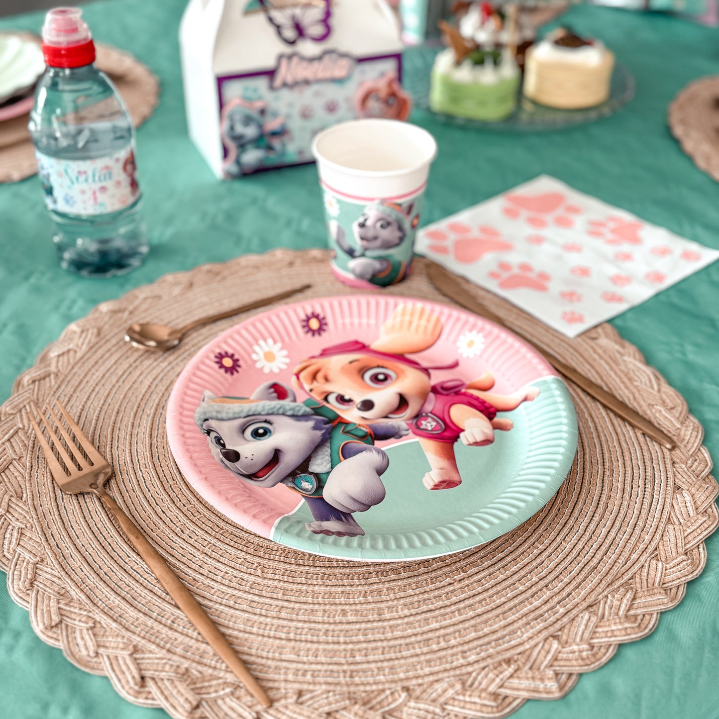 décoration de table pour anniversaire sur le thème pat'patrouille Stella et Everest