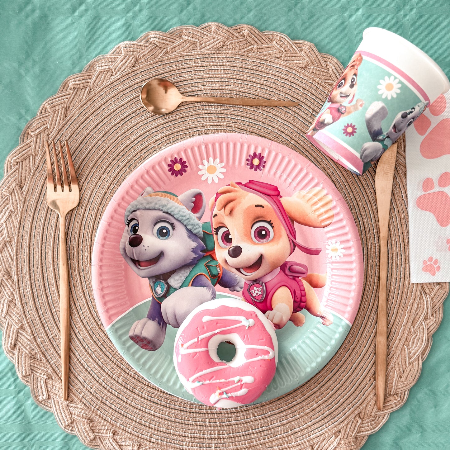 décoration de table pour anniversaire sur le thème pat'patrouille Stella et Everest