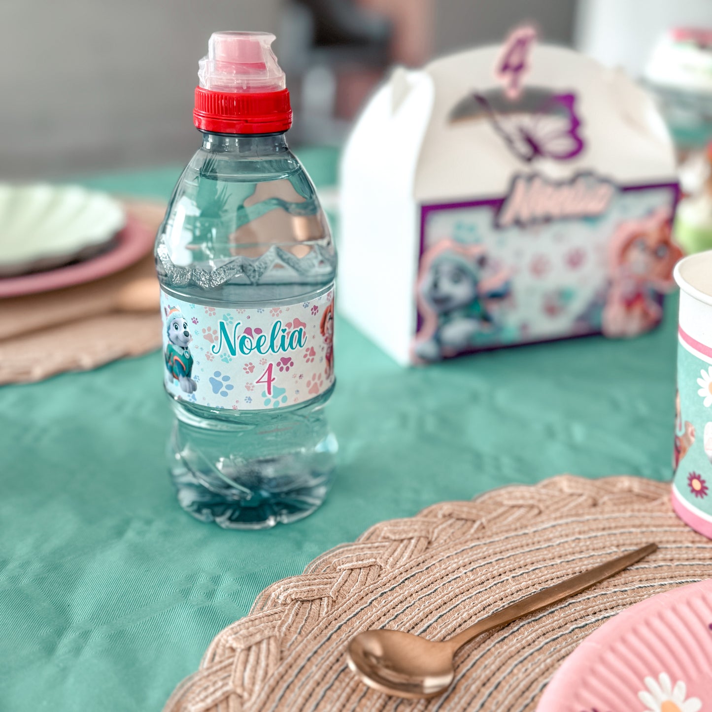 décoration de table pour anniversaire sur le thème pat'patrouille Stella et Everest