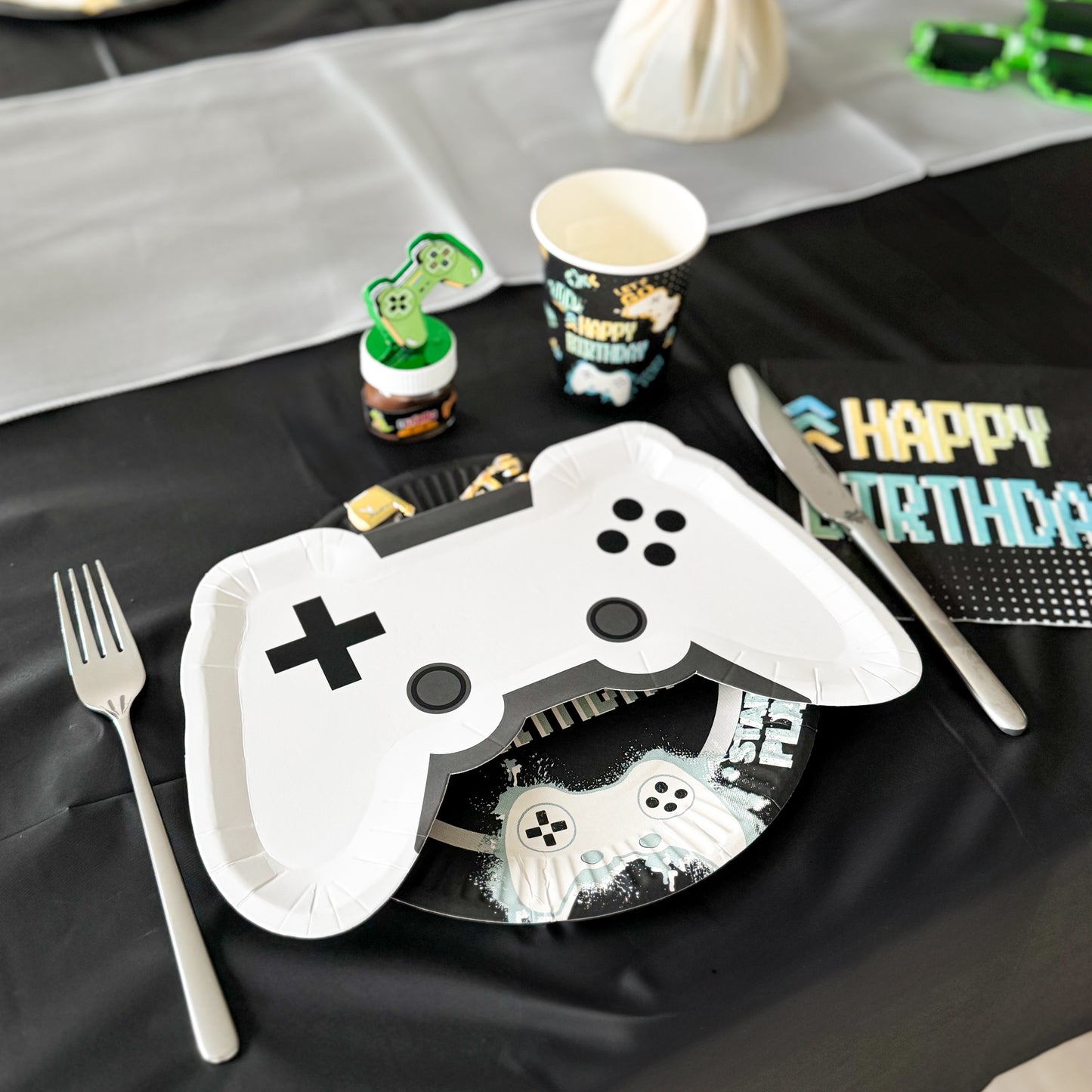 Décoration de table pour anniversaire sur le thème jeux vidéo, gaming