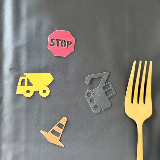 décoration de table pour anniversaire sur le thème chantier, construction, travaux, camion