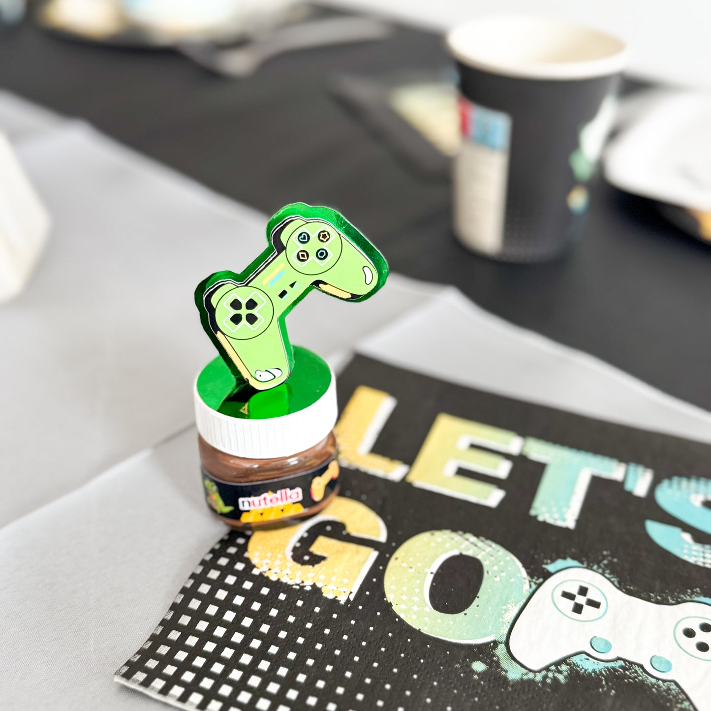 Décoration de table pour anniversaire sur le thème jeux vidéo, gaming