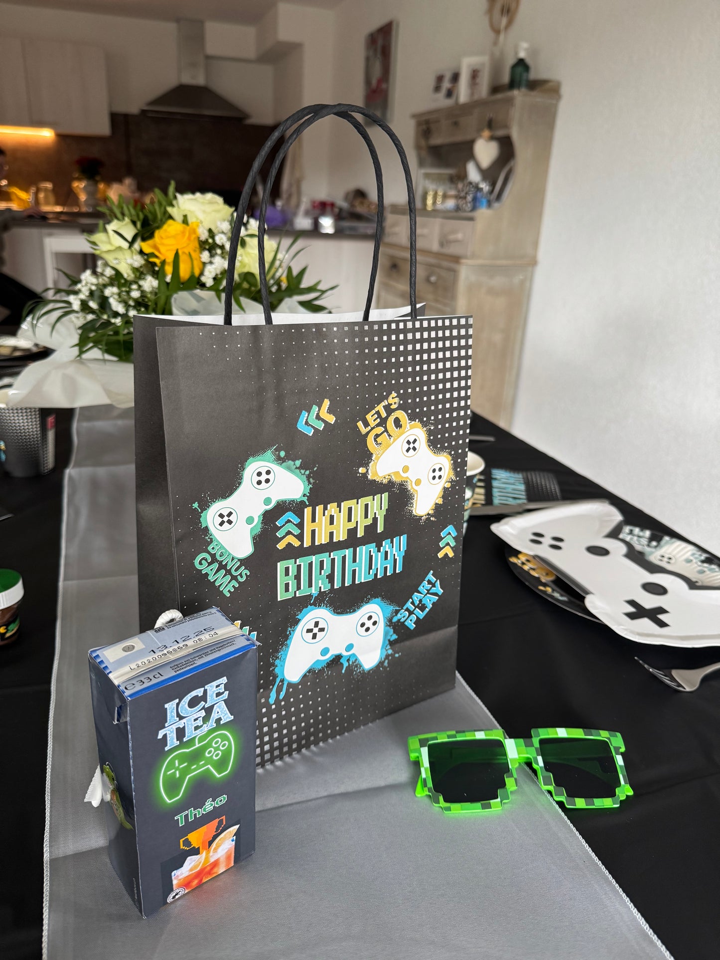 Décoration de table pour anniversaire sur le thème jeux vidéo, gaming