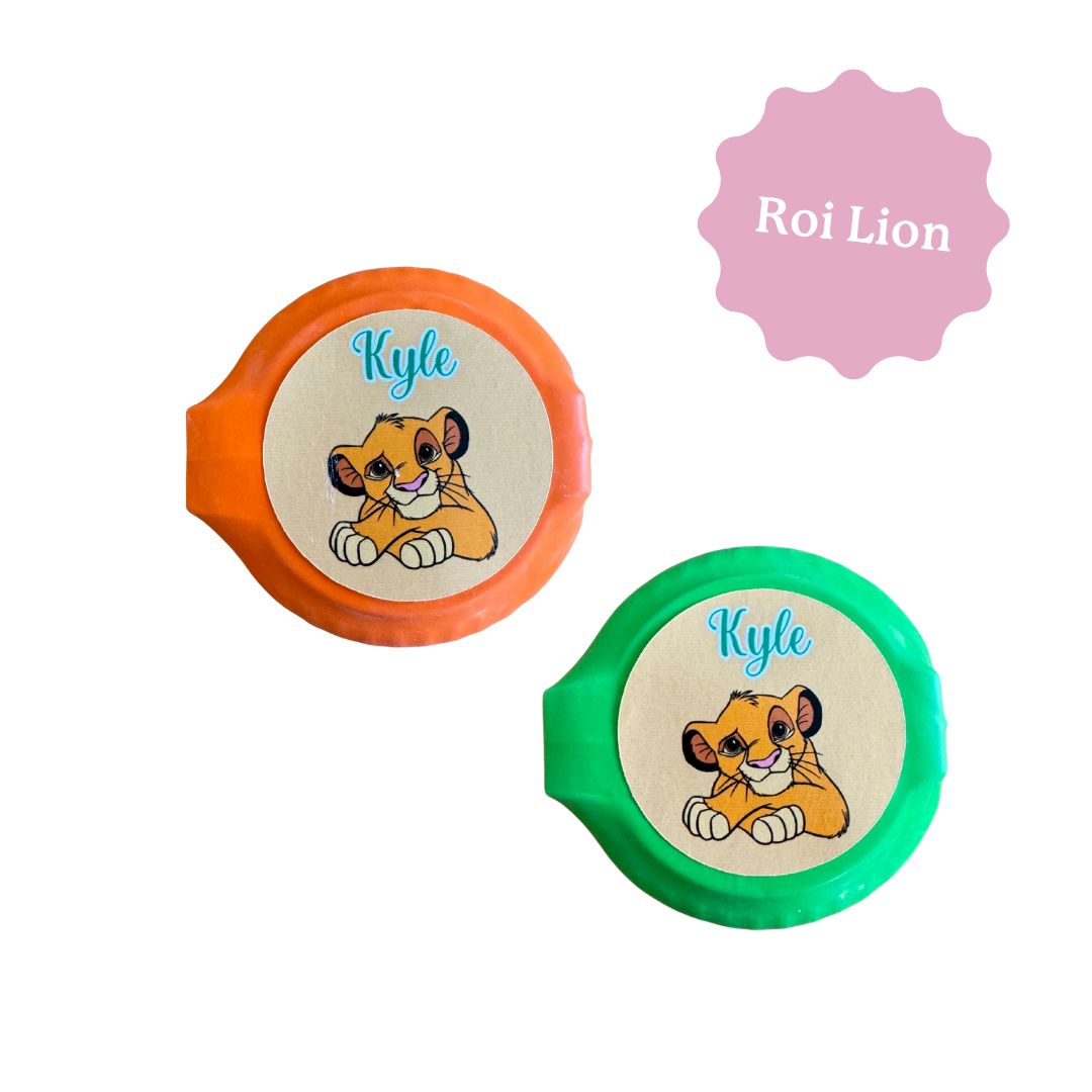 Rouleau de chewing-gum personnalisé sur le thème du roi lion. Idéal comme petit cadeau souvenir pour un anniversaire d'enfant.