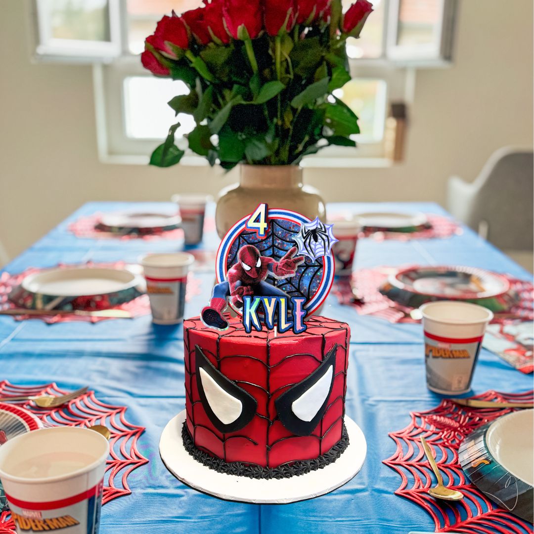 gâteau et cake topper personnalisé pour anniversaire Spiderman