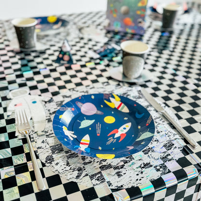 décoration de table pour anniversaire sur le thème de l'espace et des astronautes