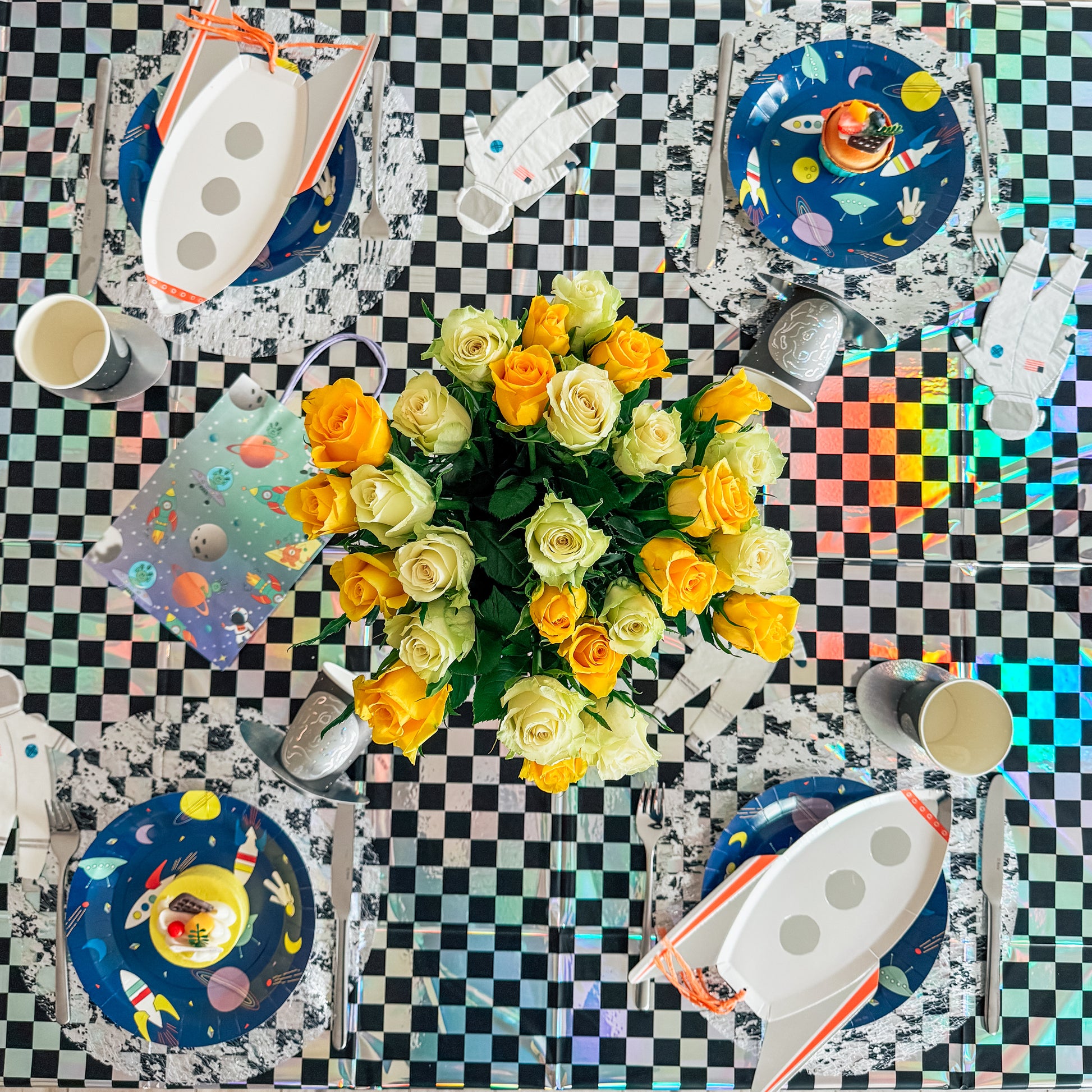 décoration de table pour anniversaire sur le thème de l'espace et des astronautes