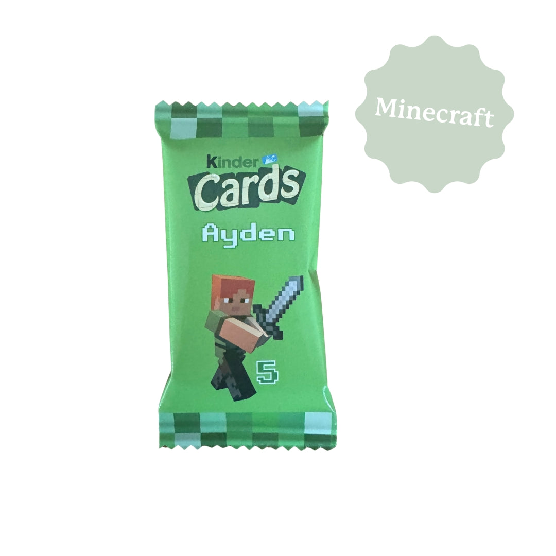 Chocolat Kinder Cards personnalisé sur le thème de Minecraft avec le prénom et l'âge de l'enfant. Idéal comme petit cadeau pour les copains à un anniversaire d'enfant ou comme décoration sur la table.