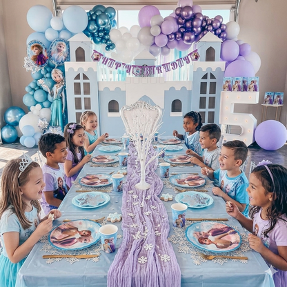 Kit de décoration d'anniversaire d'enfants sur le thème de la Reine des neiges. Tout le nécessaire pour une décoration de table et de salle avec Elsa et Anna. 