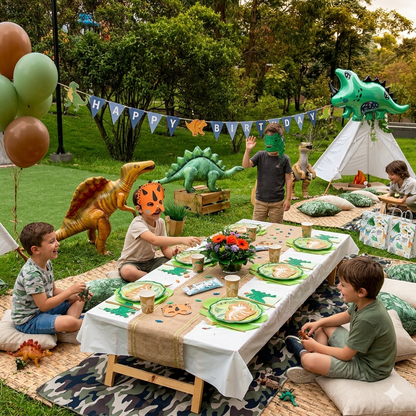 Kit de décoration pour anniversaire d'enfant sur le thème des dinosaures. Tout le nécessaire pour la décoration de table et de salle dino.
