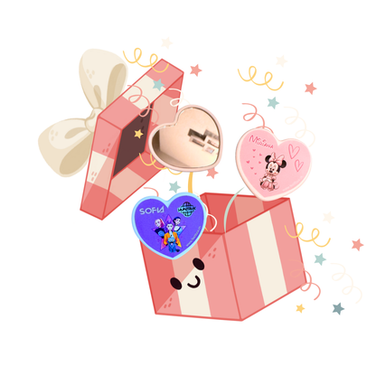 Miroir en forme de coeur personnalisé. Tous les thèmes sont réalisables et personnalisé avec le prénom. Cadeau idéal pour les anniversaires d'enfant. 