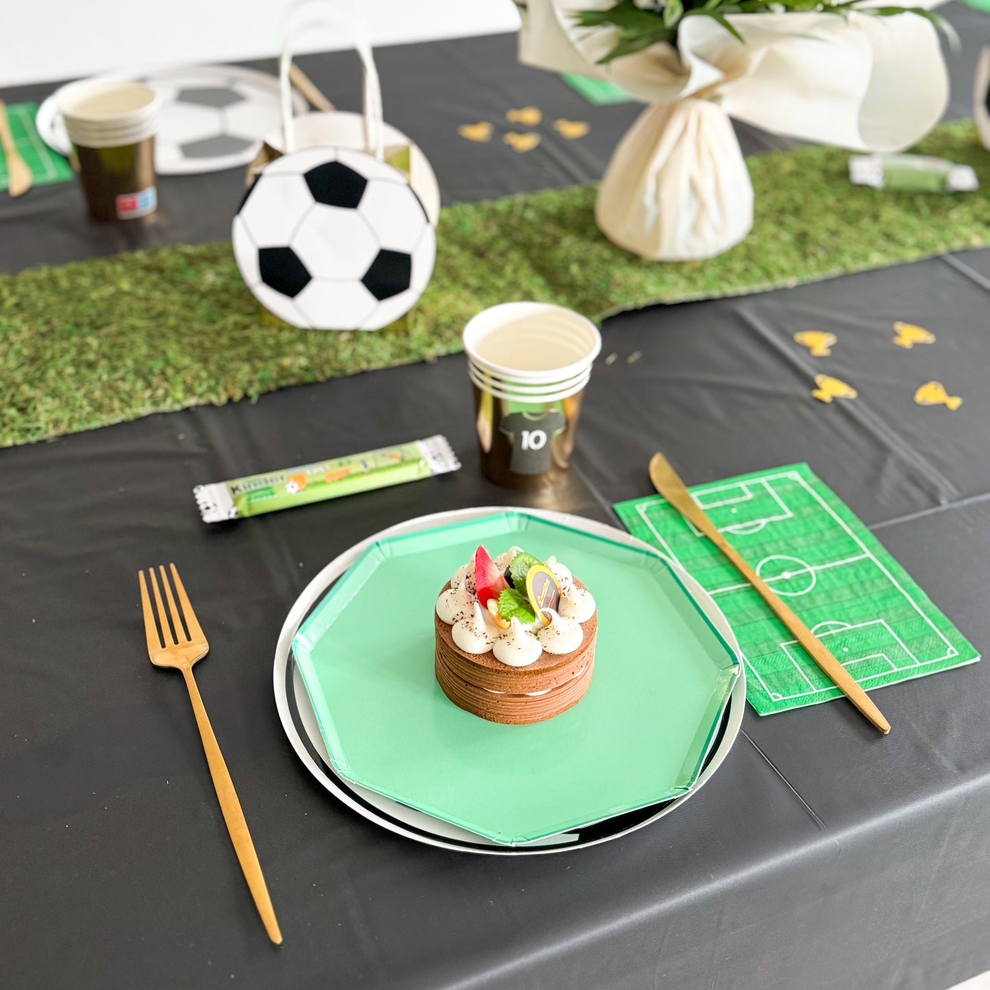 Décoration de table pour anniversaire sur le thème foot