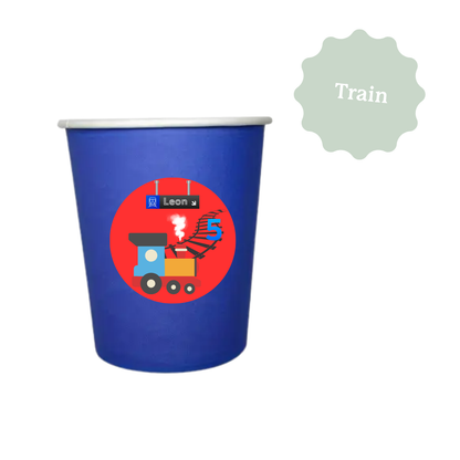 Des gobelets personnalisés pour un anniversaire sur le thème des trains, avec le prénom et l'âge de l'enfant. Le design est réalisé sur mesure selon tes souhaits. 